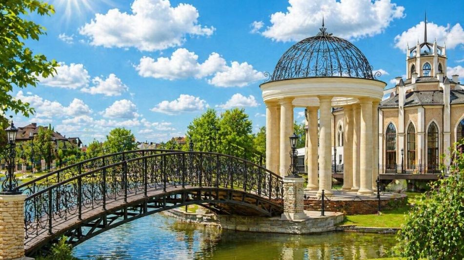 Дом с бассейном в КП Гринфилд