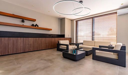 Дом с бассейном в КП Монтевиль