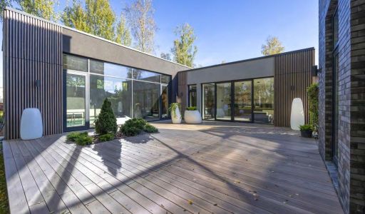 Дом с бассейном в КП Монтевиль