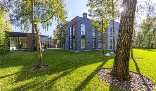 Дом с бассейном в КП Монтевиль