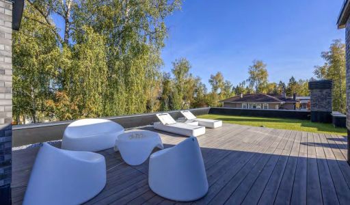 Дом с бассейном в КП Монтевиль