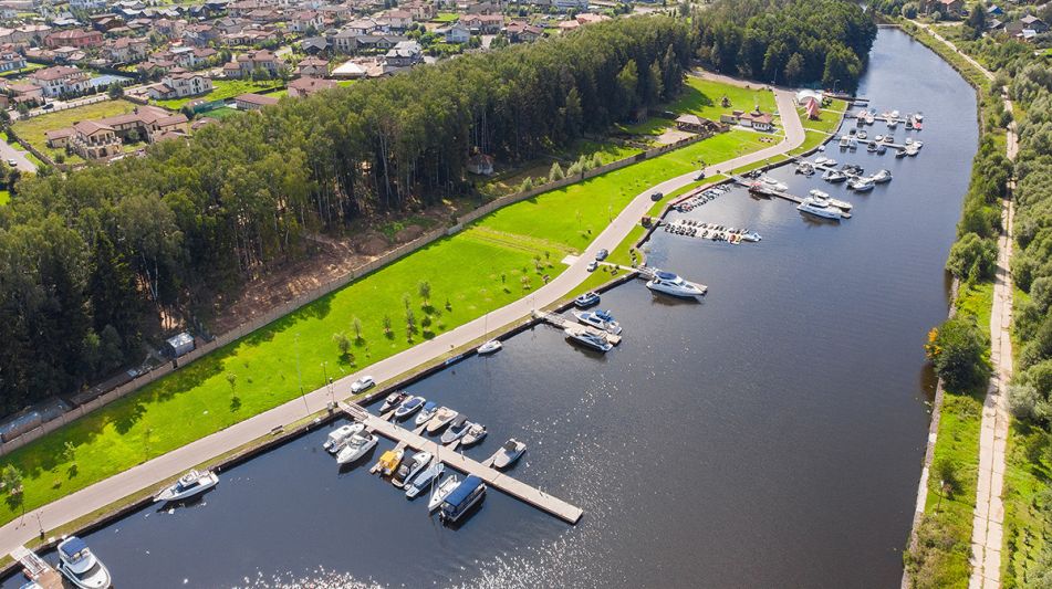 Дом с бассейном в Пестово