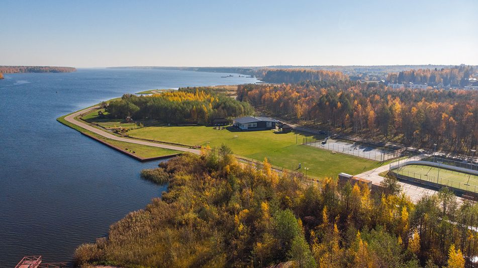 Дом с видом на озеро в КП Пестово