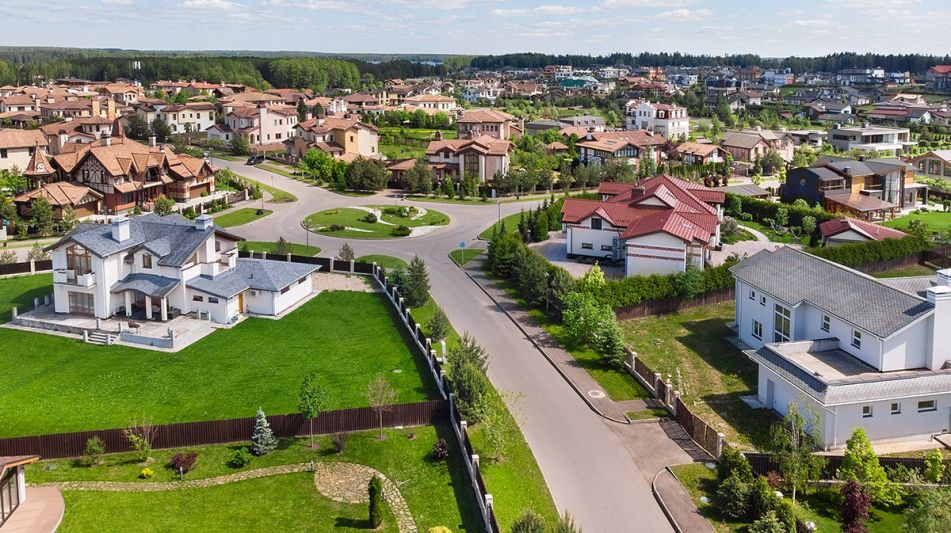 Вилла на берегу в поселке Пестово