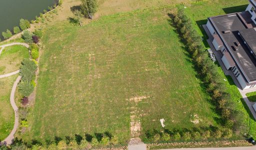 Участок на озере в гольф Пестово