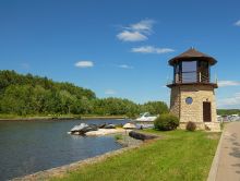 Современный дом у воды в Пестово