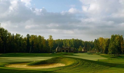 Участок на озере в гольф Пестово