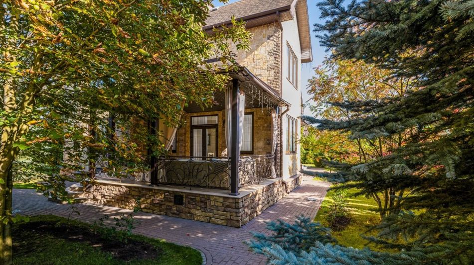 Дом с бассейном в КП Княжье озеро