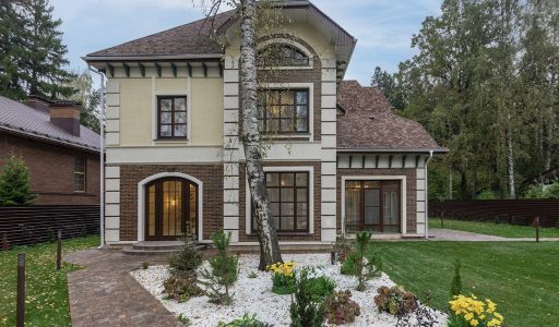 Уютный дом у леса в Опалихе