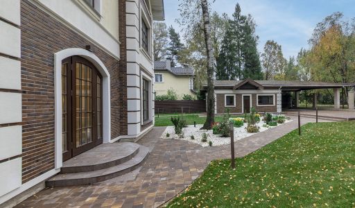 Уютный дом у леса в Опалихе