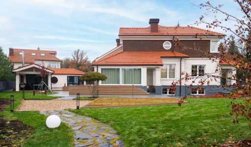 Дизайнерский дом в поселке Величъ