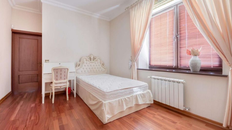 Дом с бассейном в КП Александрово