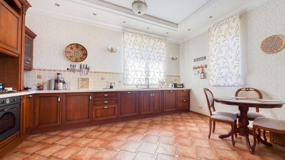 Дом с бассейном в КП Александрово