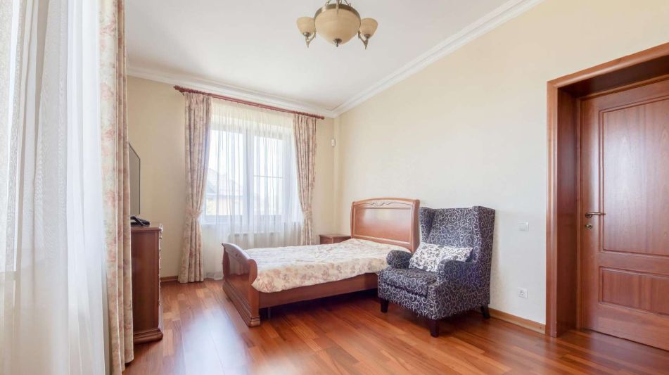 Дом с бассейном в КП Александрово