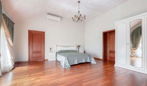 Дом с бассейном в КП Александрово