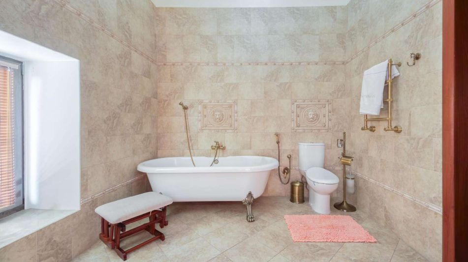 Дом с бассейном в КП Александрово